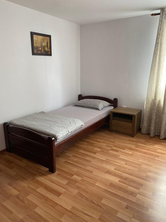 Pensiunea Martuca Surdesti  Екстериор снимка